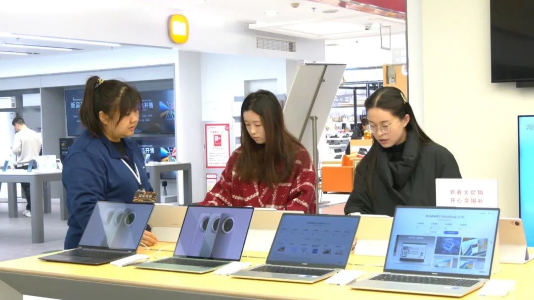 數(shù)碼產(chǎn)品領(lǐng)跑消費(fèi)盛宴，肅州“利”“惠”雙全激活市場(chǎng)活力